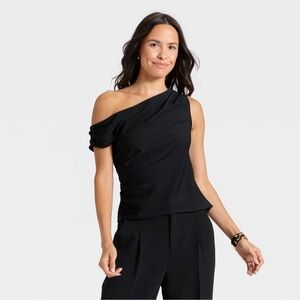 Women’s off Shoulder Blouse.  Black. M